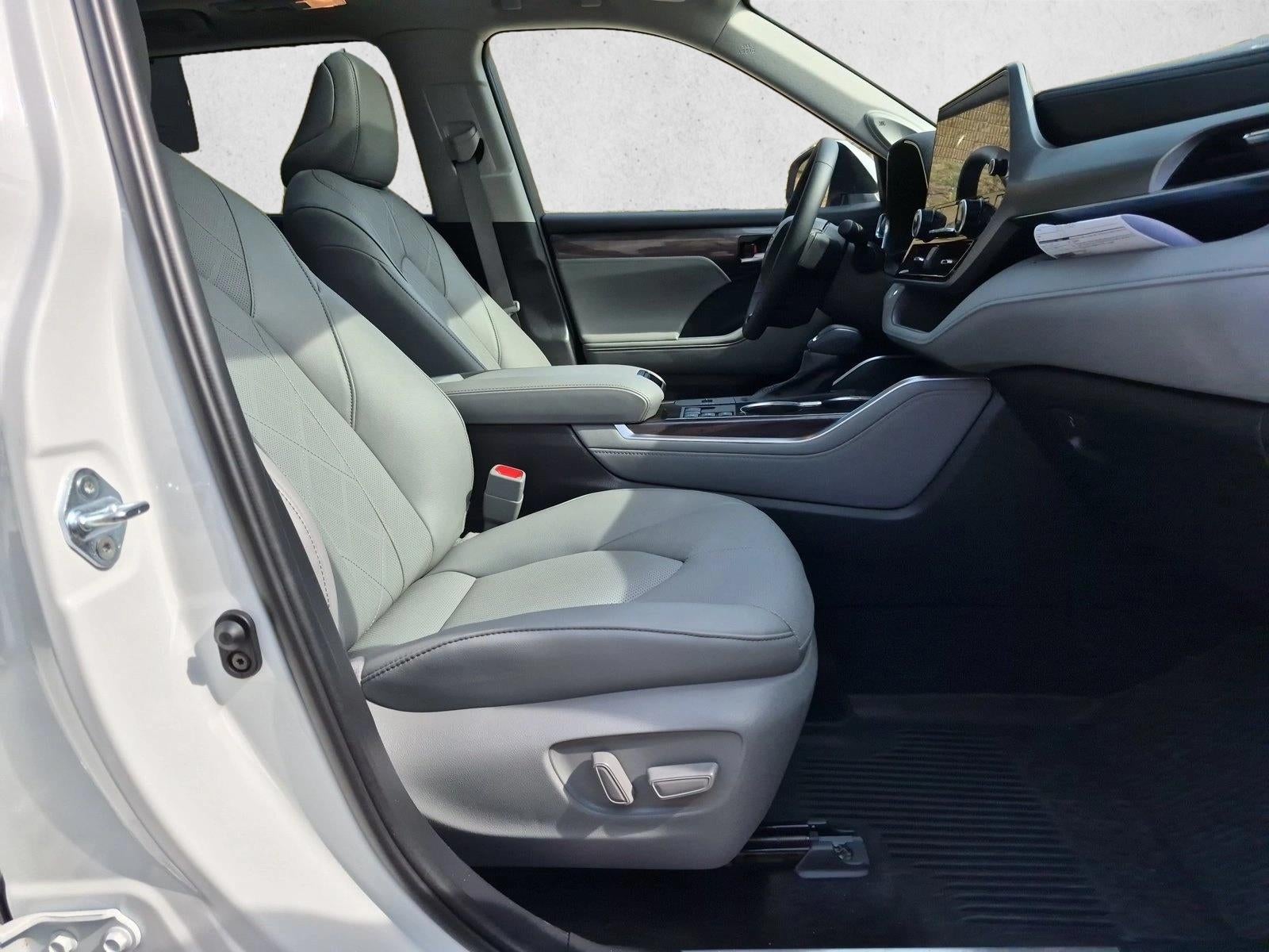 2026 Toyota Highlander Hybrid Platinum AWD (Natl)