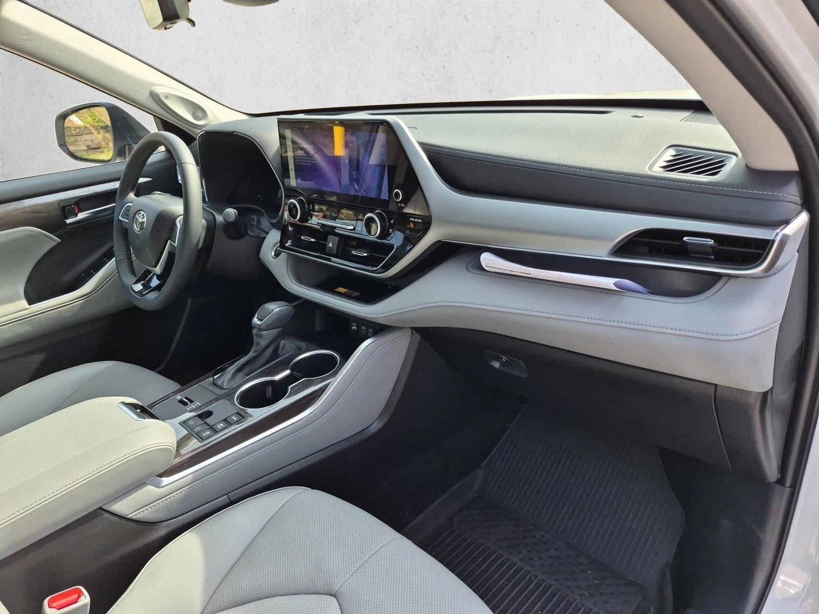 2026 Toyota Highlander Hybrid Platinum AWD (Natl)
