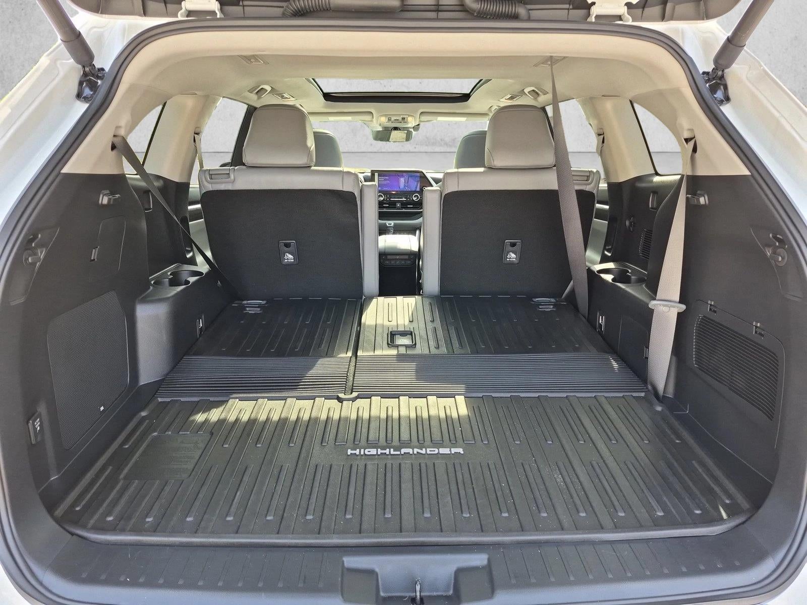 2026 Toyota Highlander Hybrid Platinum AWD (Natl)