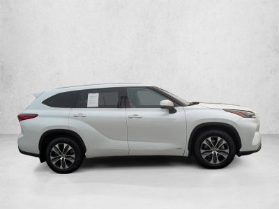 2022 Toyota Highlander Hybrid XLE AWD (Natl)