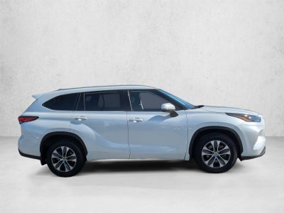 2022 Toyota Highlander XLE AWD (Natl)