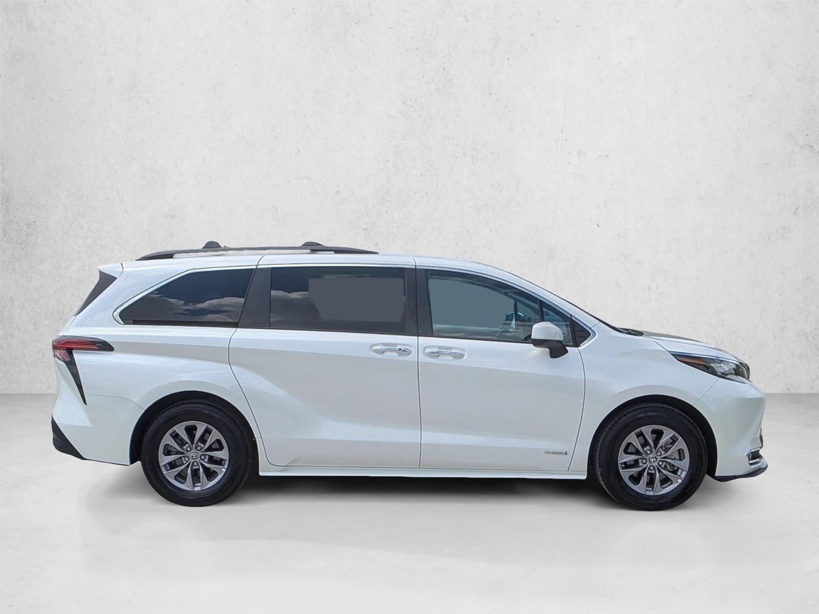 2021 Toyota Sienna XLE FWD 7-Passenger (Natl)