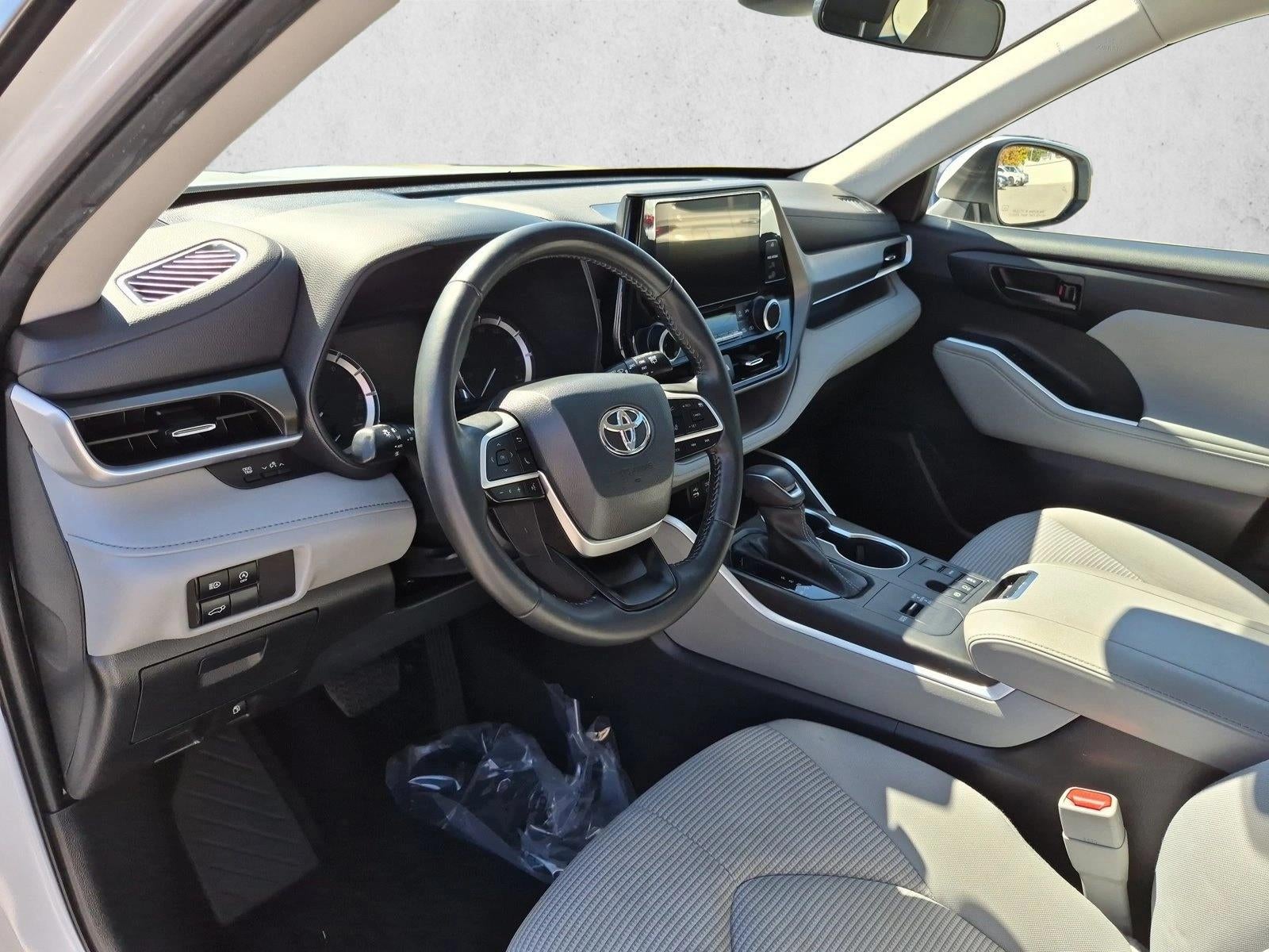2023 Toyota Highlander LE FWD (Natl)
