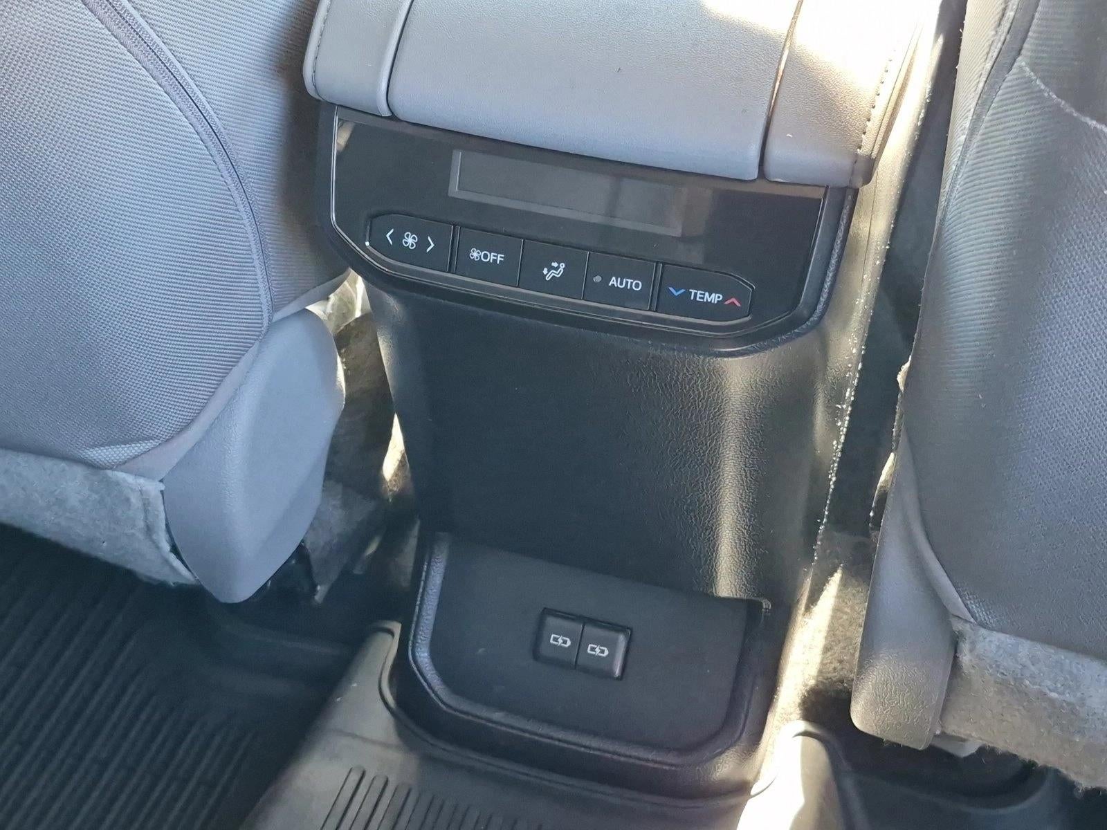2023 Toyota Highlander LE FWD (Natl)