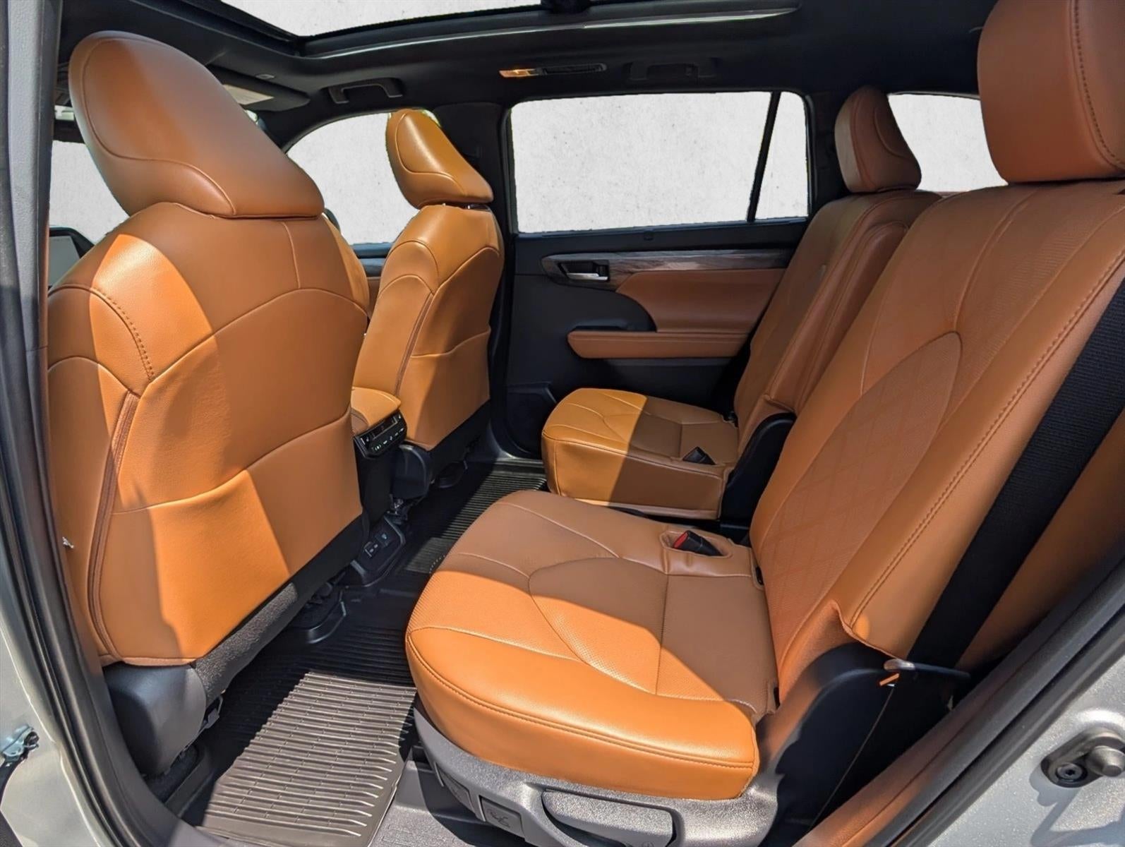 2025 Toyota Highlander Platinum AWD (Natl)