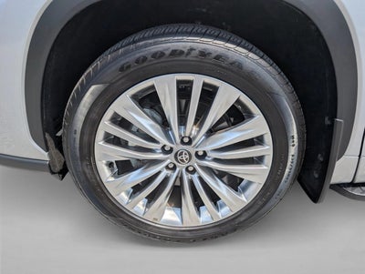 2025 Toyota Highlander Platinum AWD (Natl)
