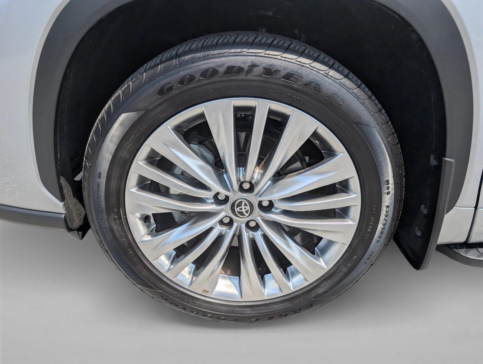 2025 Toyota Highlander Platinum AWD (Natl)