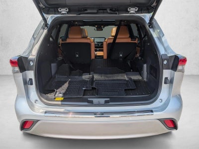 2025 Toyota Highlander Platinum AWD (Natl)