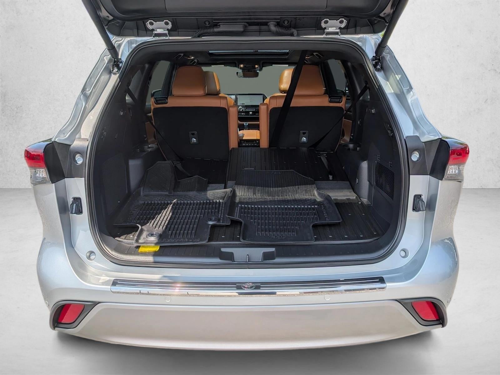 2025 Toyota Highlander Platinum AWD (Natl)