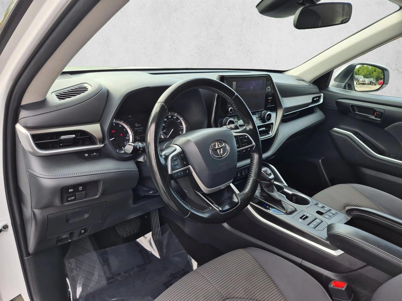 2023 Toyota Highlander LE AWD (SE)