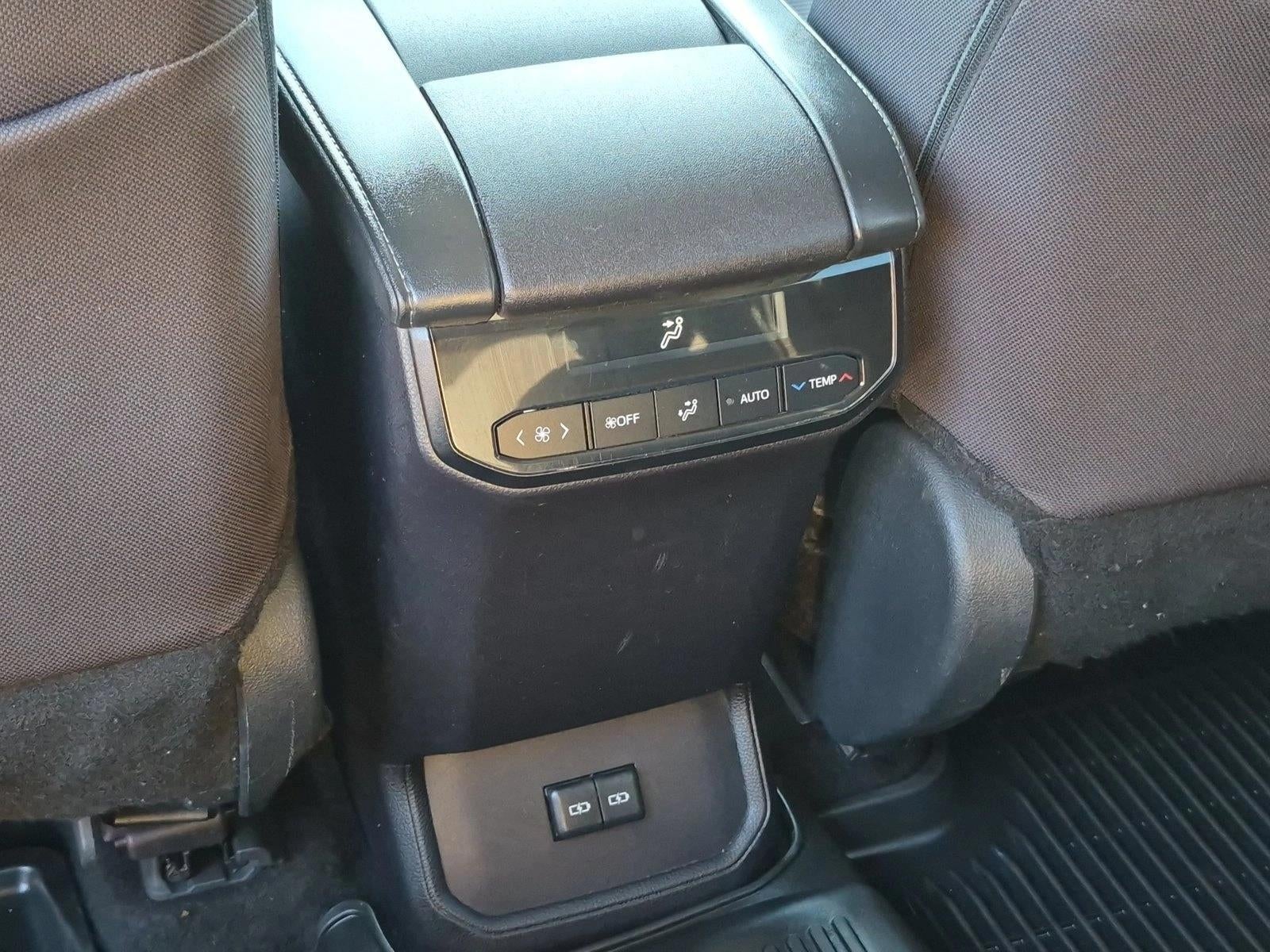 2024 Toyota Highlander LE AWD (Natl)