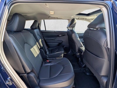 2025 Toyota Highlander XLE AWD (Natl)