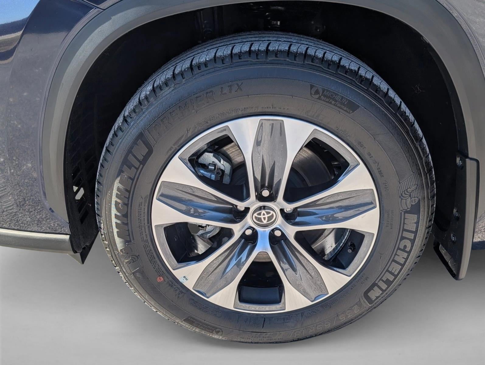 2025 Toyota Highlander XLE AWD (Natl)