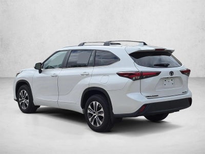 2025 Toyota Highlander XLE AWD (Natl)