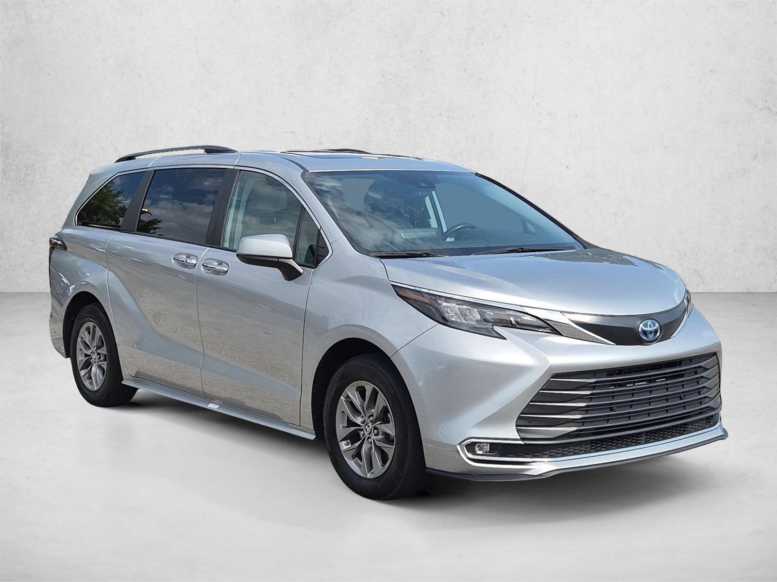 2024 Toyota Sienna XLE FWD 8-Passenger (Natl)