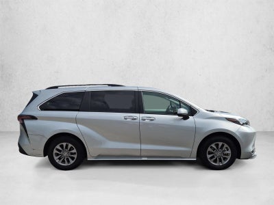 2024 Toyota Sienna XLE FWD 8-Passenger (Natl)