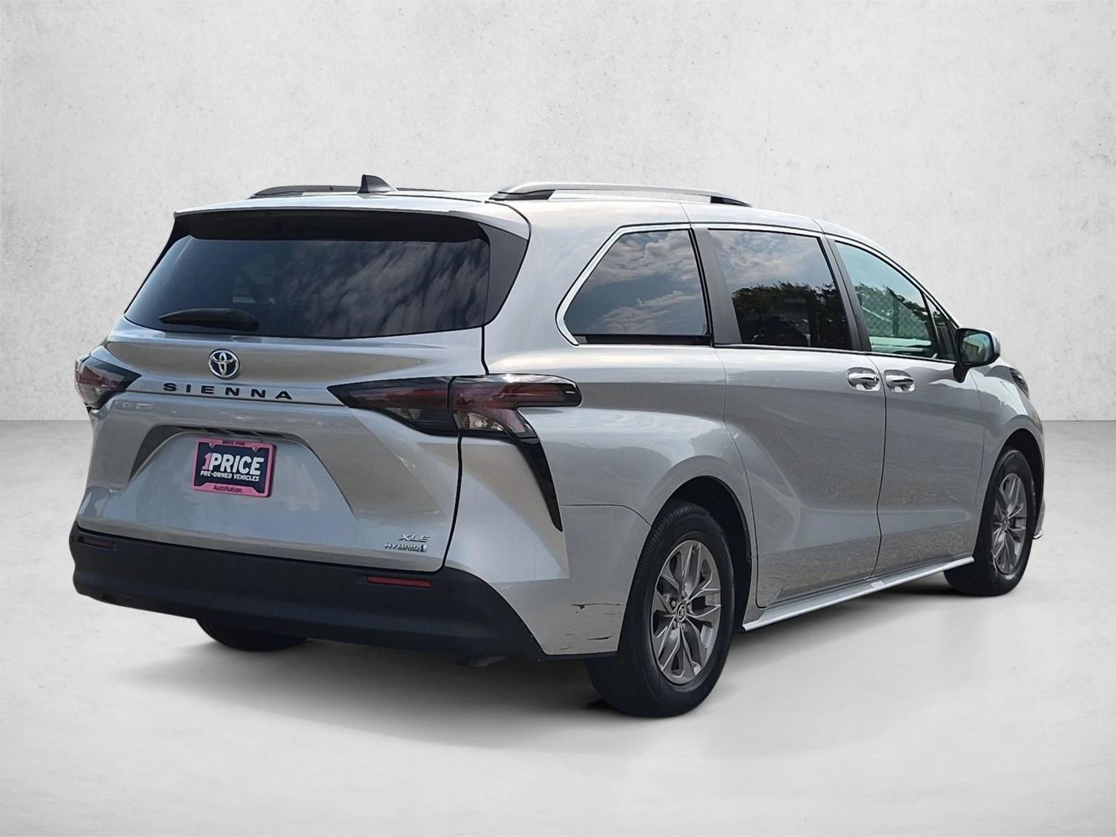 2024 Toyota Sienna XLE FWD 8-Passenger (Natl)