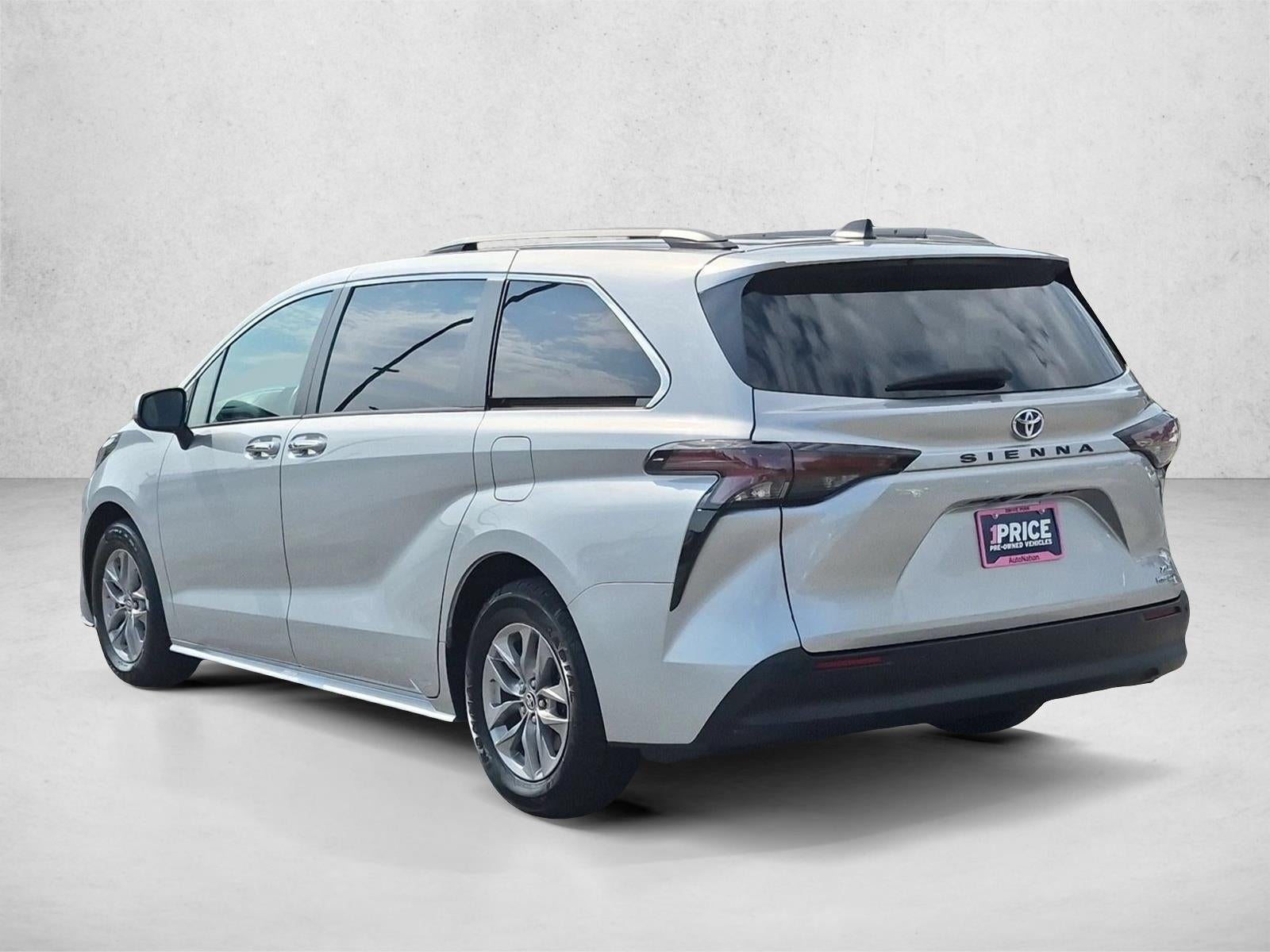 2024 Toyota Sienna XLE FWD 8-Passenger (Natl)