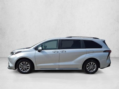 2024 Toyota Sienna XLE FWD 8-Passenger (Natl)