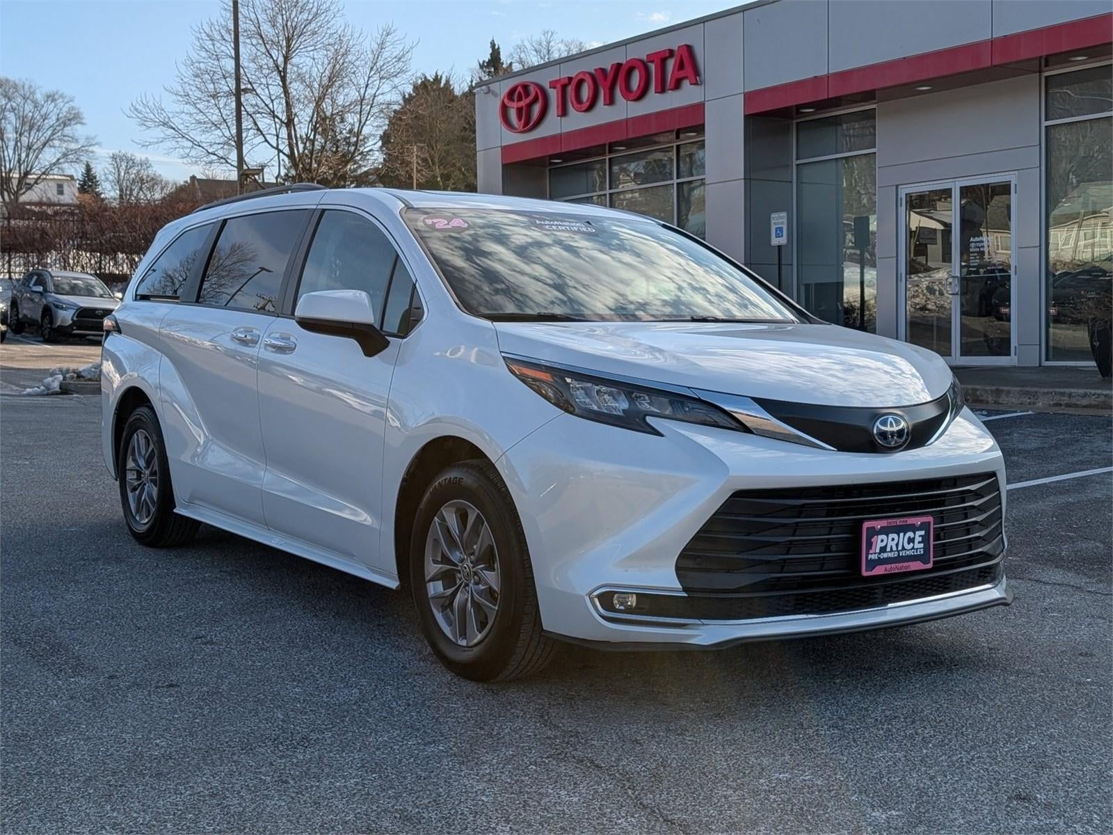 2024 Toyota Sienna XLE FWD 8-Passenger (Natl)