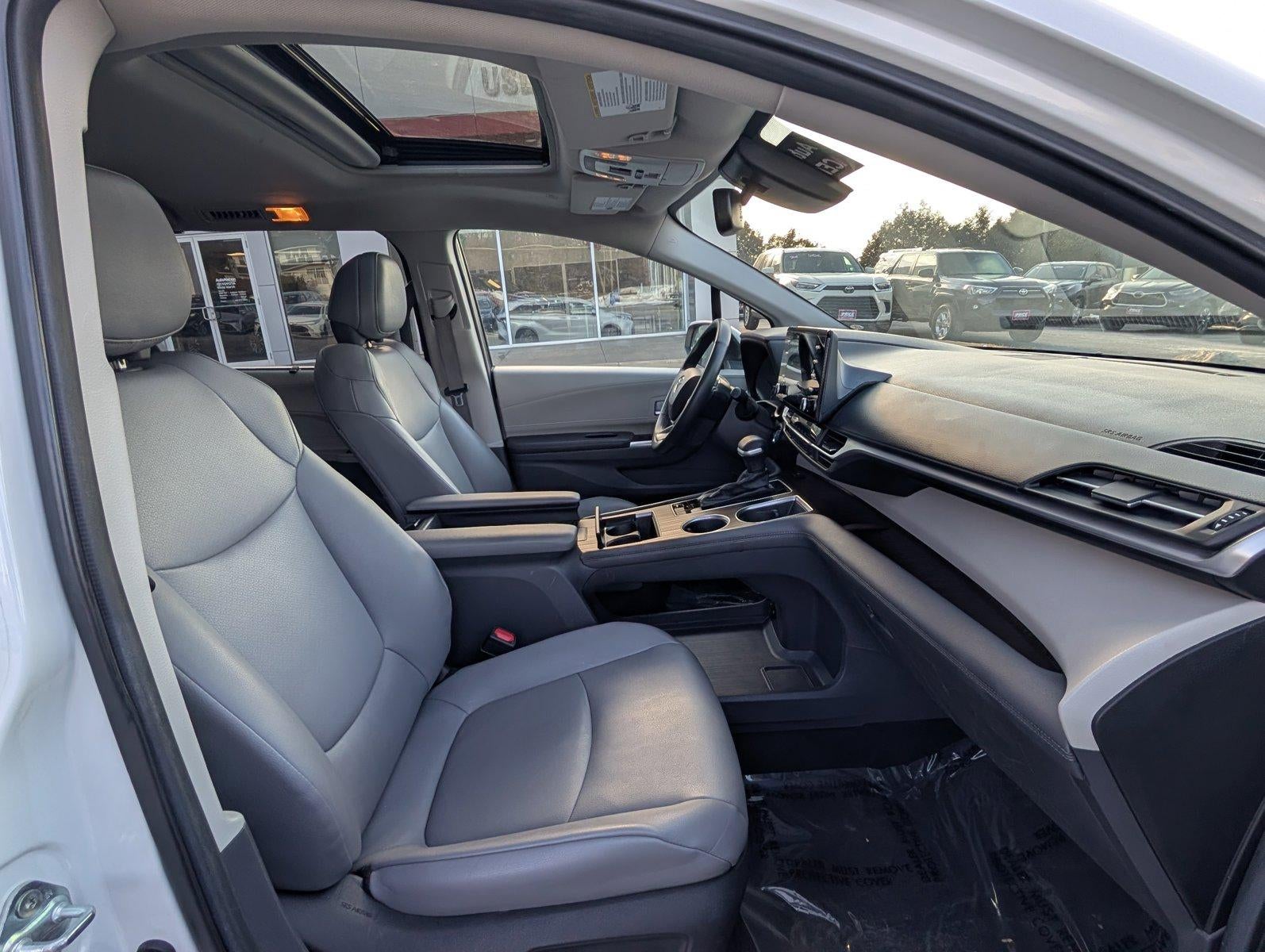 2024 Toyota Sienna XLE FWD 8-Passenger (Natl)