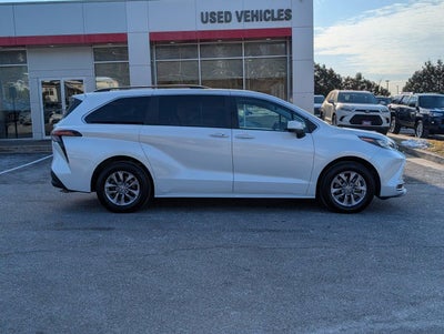 2024 Toyota Sienna XLE FWD 8-Passenger (Natl)