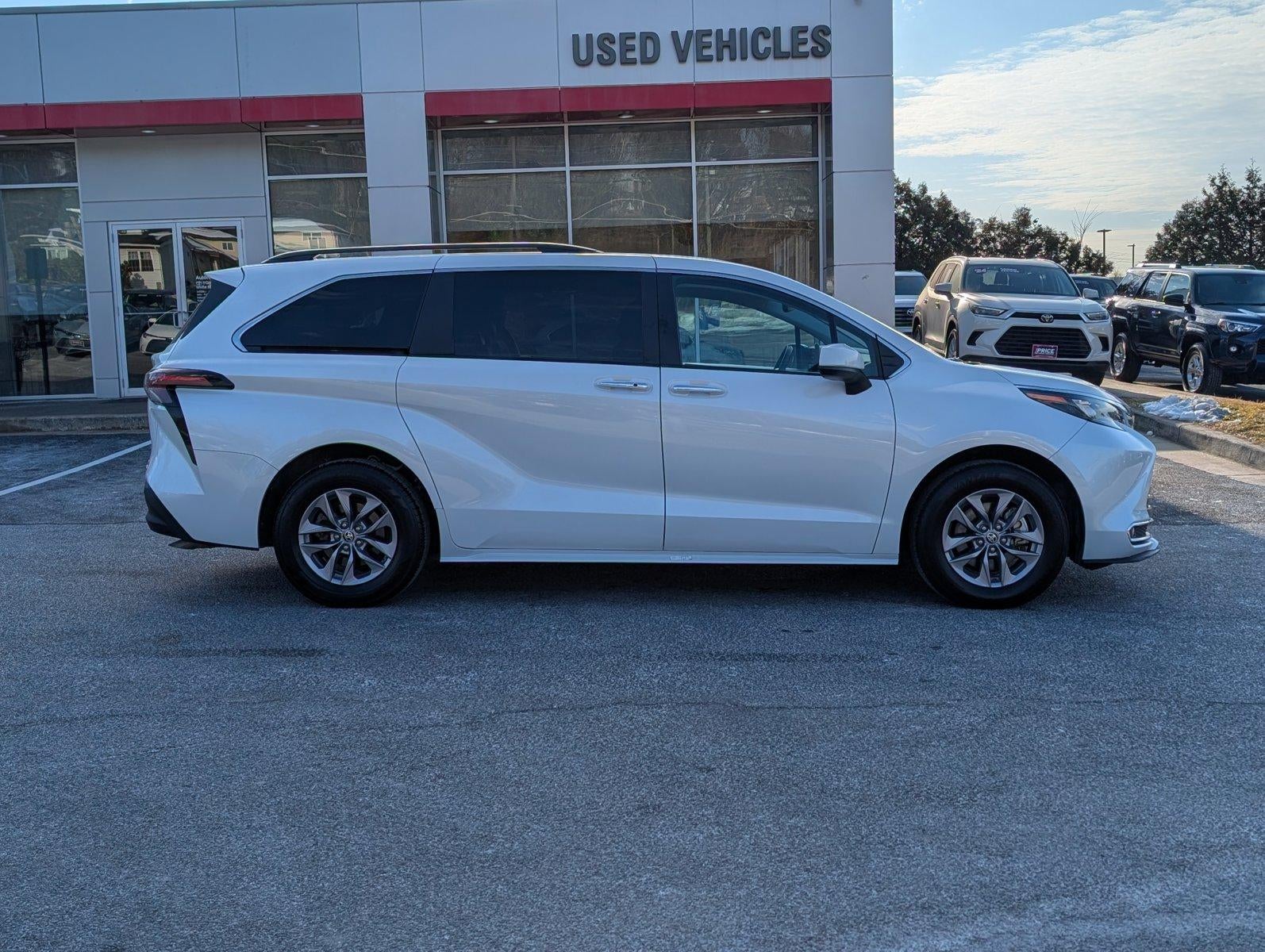 2024 Toyota Sienna XLE FWD 8-Passenger (Natl)
