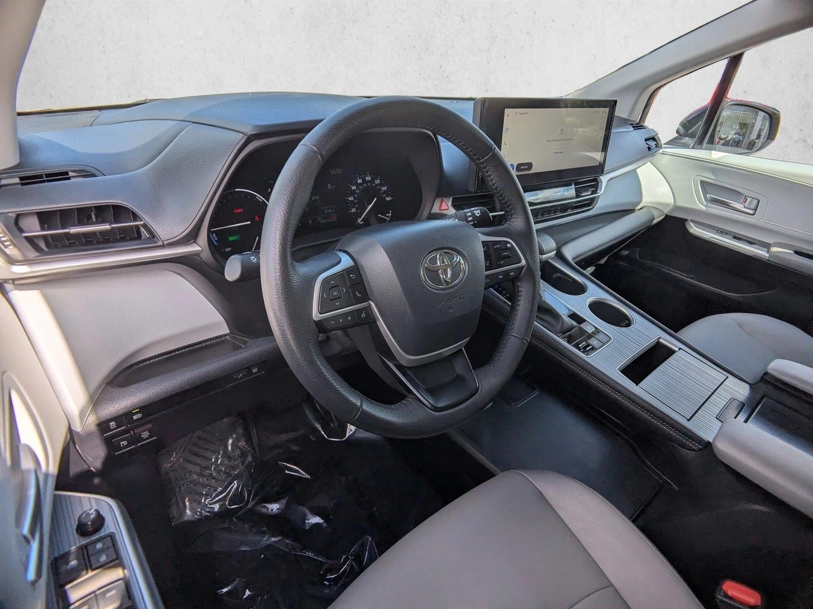 2025 Toyota Sienna XLE FWD 8-Passenger (Natl)