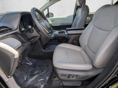 2025 Toyota Sienna XLE FWD 8-Passenger (Natl)