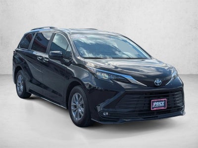 2025 Toyota Sienna XLE FWD 8-Passenger (Natl)