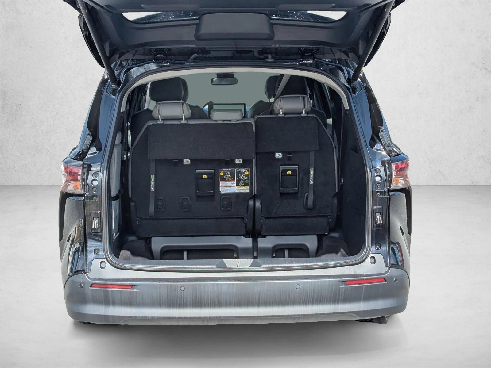 2025 Toyota Sienna XLE FWD 8-Passenger (Natl)
