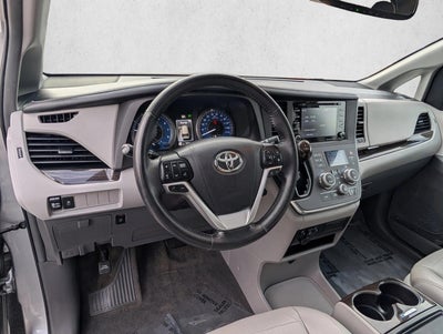 2018 Toyota Sienna XLE FWD 8-Passenger (Natl)
