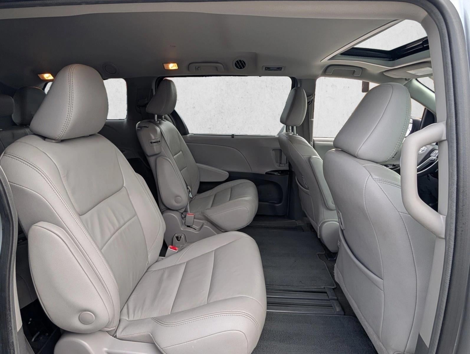 2018 Toyota Sienna XLE FWD 8-Passenger (Natl)