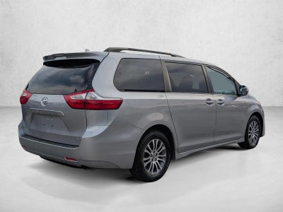 2018 Toyota Sienna XLE FWD 8-Passenger (Natl)