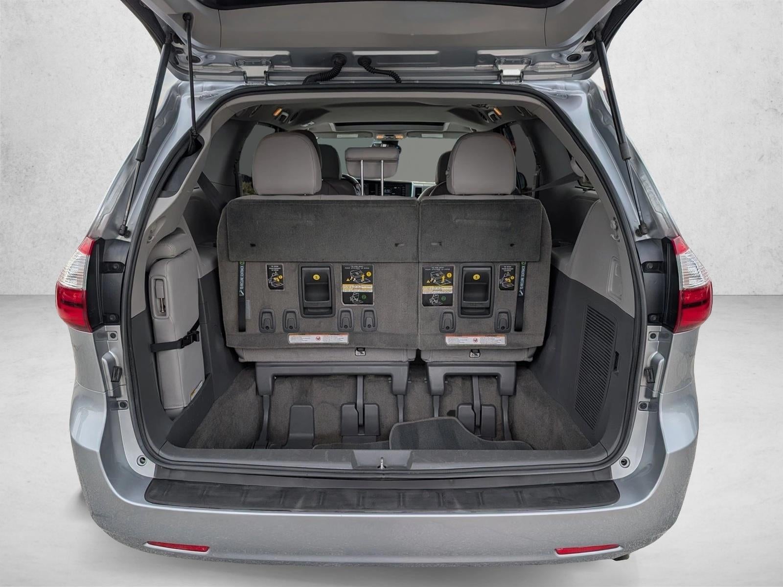 2018 Toyota Sienna XLE FWD 8-Passenger (Natl)