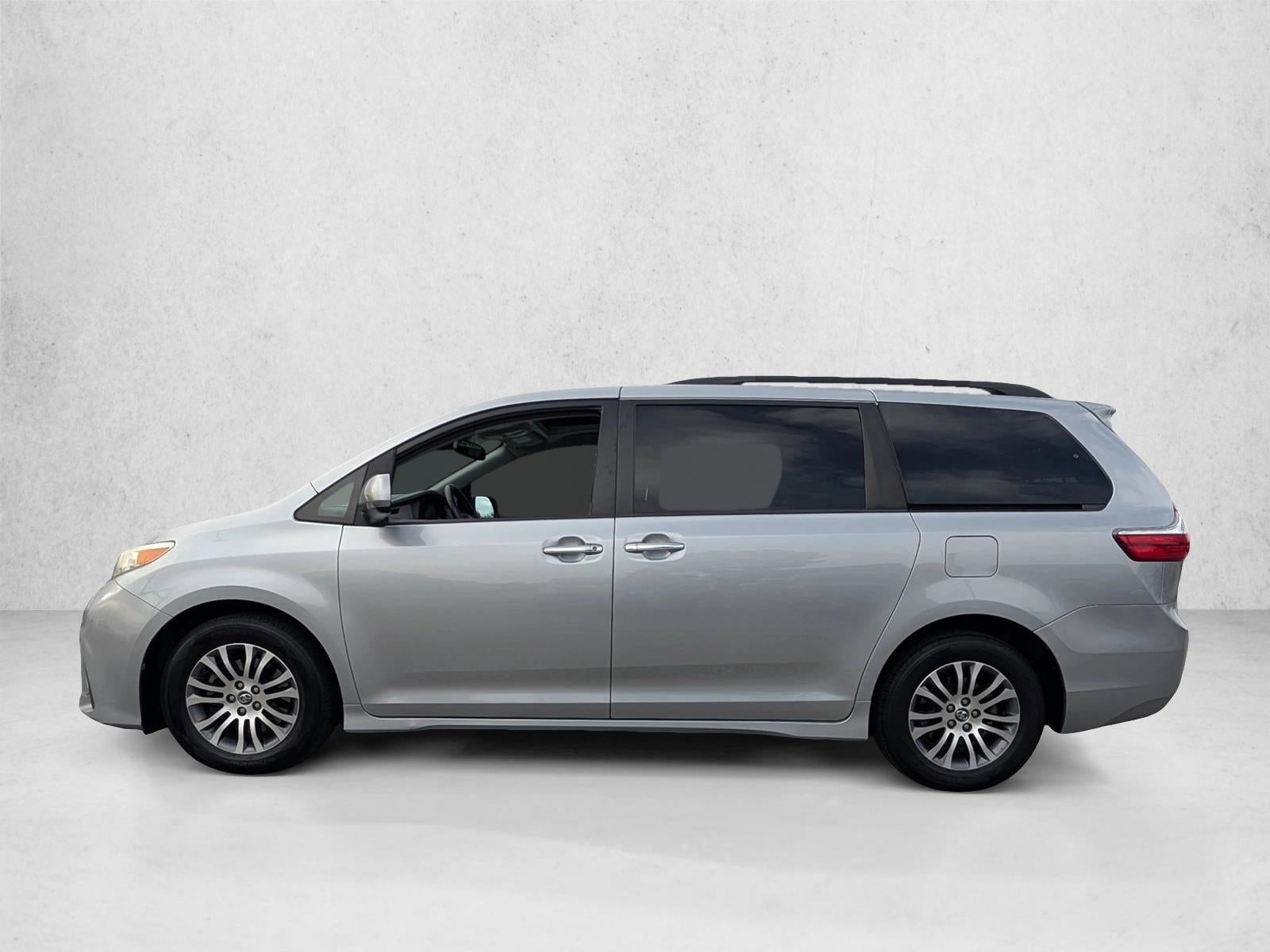 2018 Toyota Sienna XLE FWD 8-Passenger (Natl)