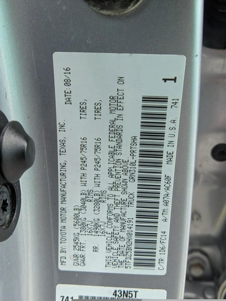 2017 Toyota Tacoma SR5 Double Cab 6' Bed V6 4x4 AT (Natl)