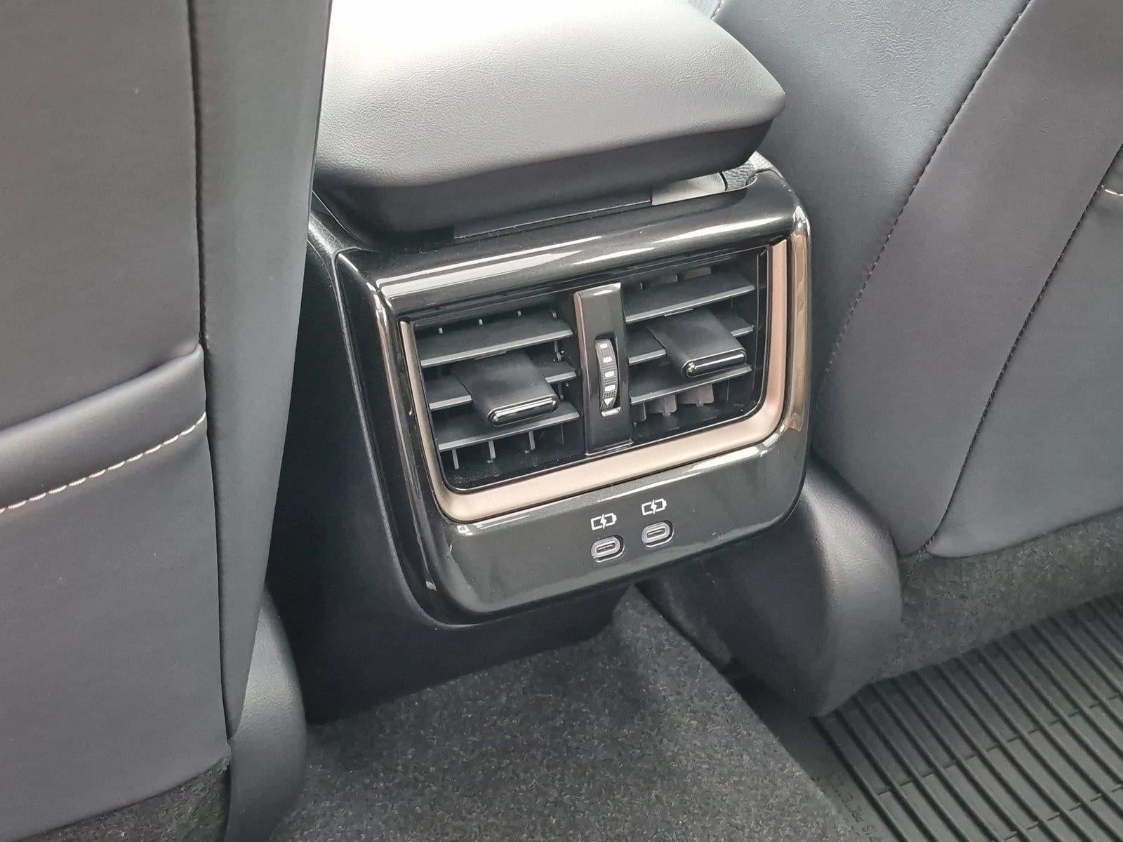 2025 Toyota Crown Signia Limited AWD (Natl)