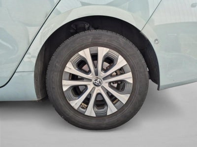 2019 Toyota Prius XLE AWD-e (Natl)