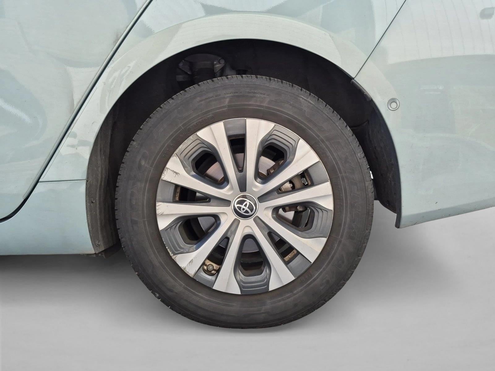 2019 Toyota Prius XLE AWD-e (Natl)