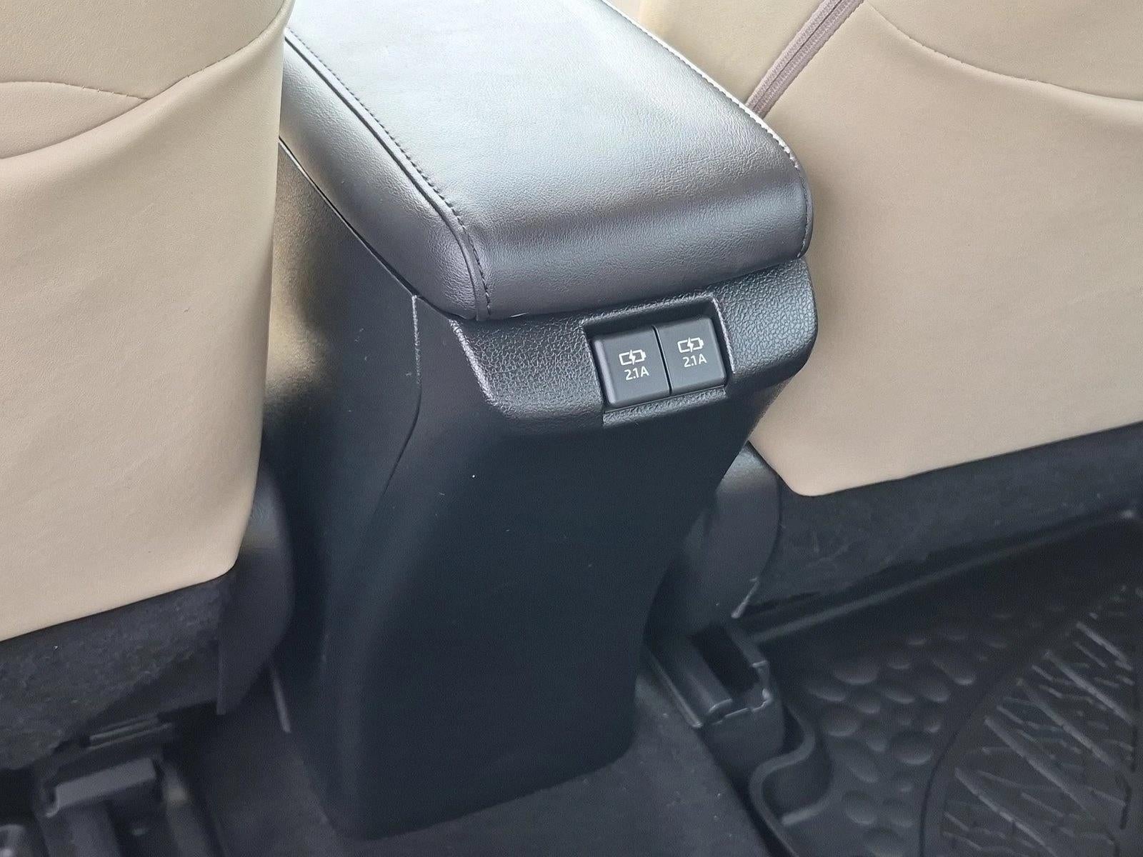 2019 Toyota Prius XLE AWD-e (Natl)