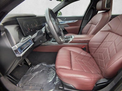 2025 BMW 740i xDrive Sedan