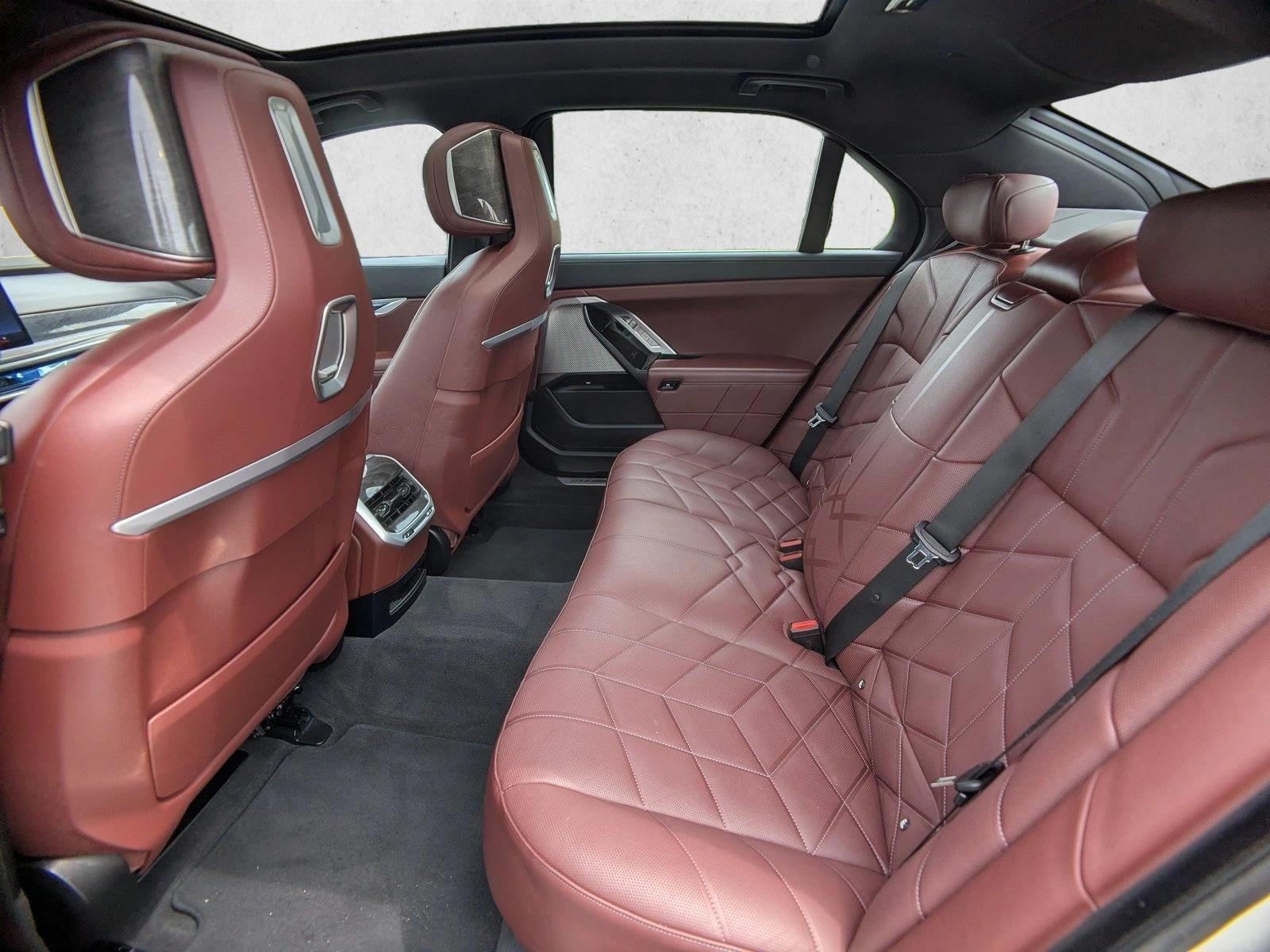 2025 BMW 740i xDrive Sedan