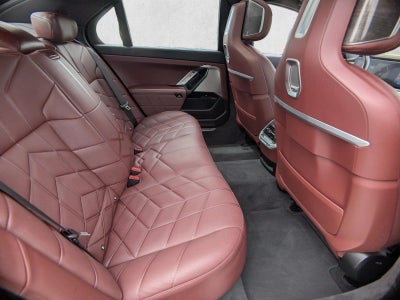 2025 BMW 740i xDrive Sedan