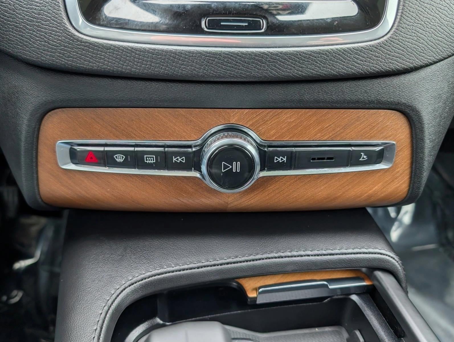 2024 Volvo XC90 B6 AWD Plus Bright Theme 6P